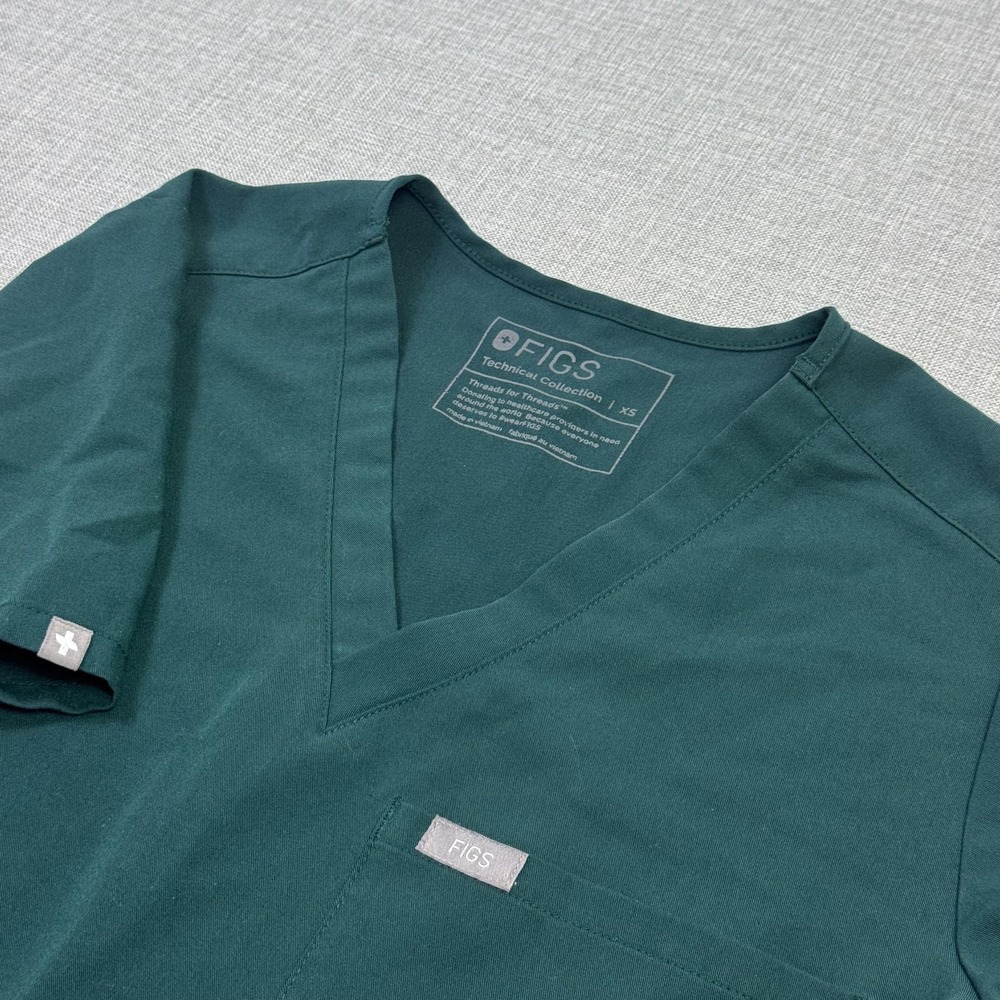 FIGS Catarina Scrub Top Womens XS Green V-Neck Pockets Stretch Workwear Solid